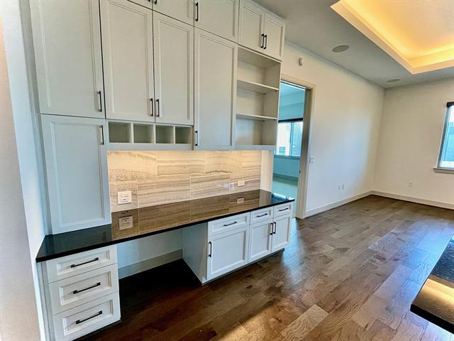 Building Photo - 2323 N Akard St