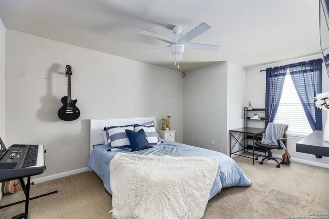 Building Photo - 241 Silver Maple Dr