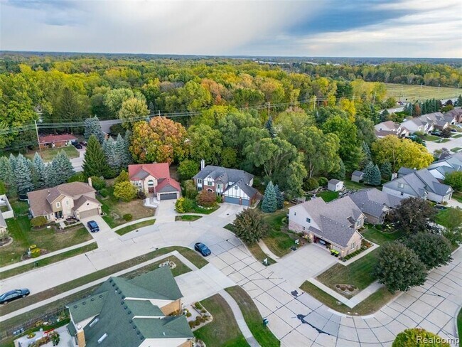 Building Photo - 23931 Pointe Dr