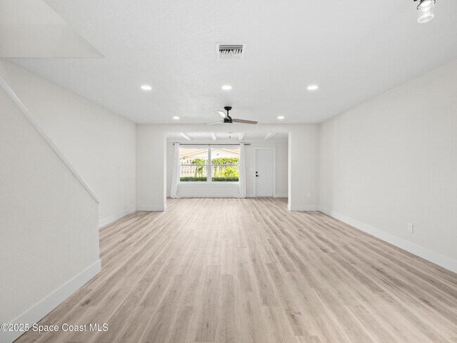 Building Photo - 290 Paradise Blvd