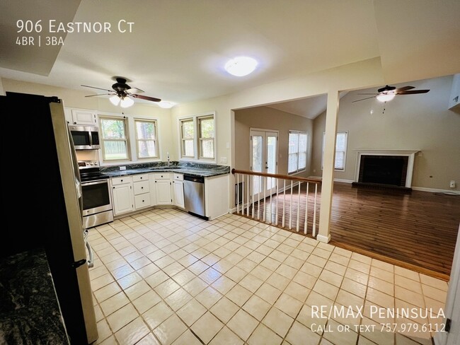 Building Photo - 906 Eastnor Ct