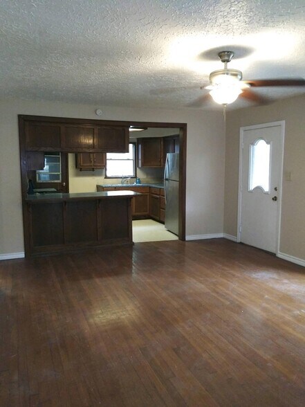Building Photo - 304 Linda Dr