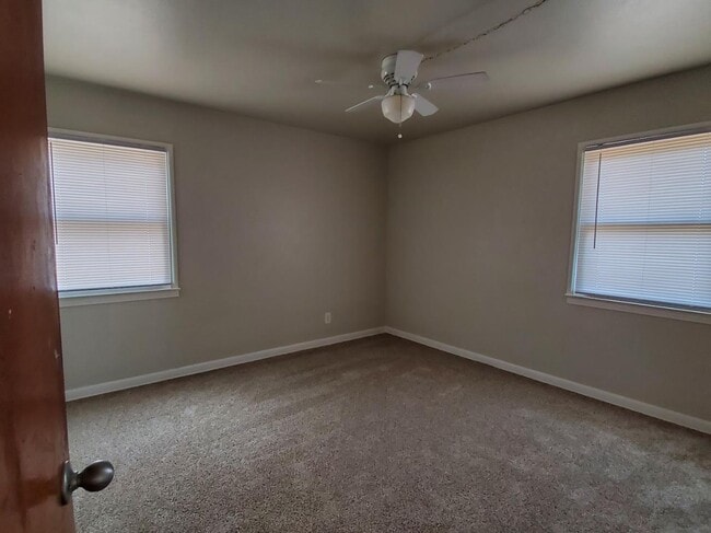 Building Photo - 1415 De Witt Ave