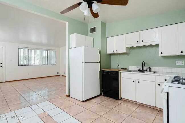Primary Photo - 803 E Holaway Dr
