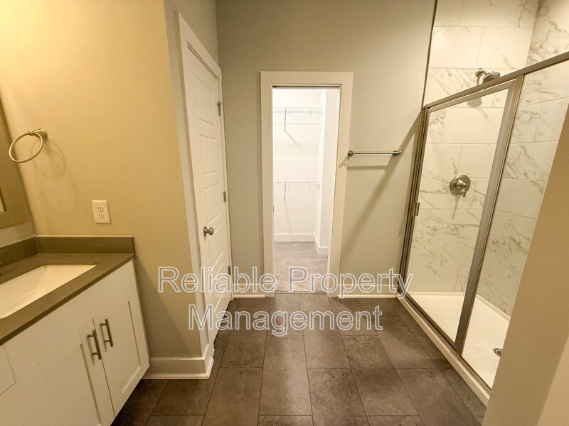 Building Photo - 37 N Laird Dr