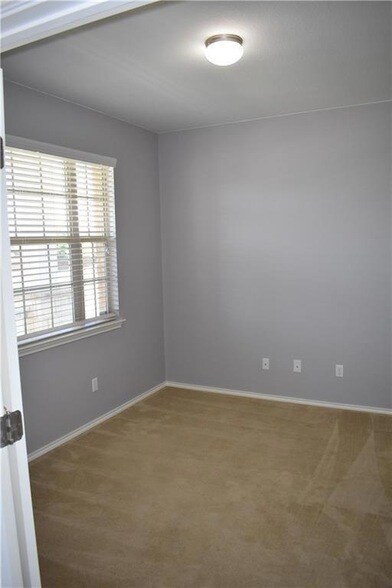 Building Photo - 108 Quarry Ln