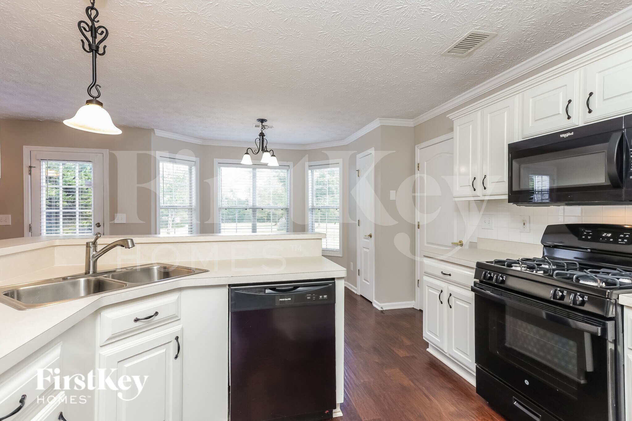 Building Photo - 112 Wyckliffe Dr