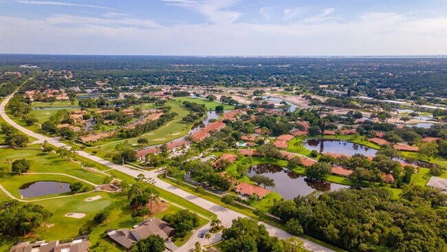 Building Photo - 5640 Golf Pointe Dr
