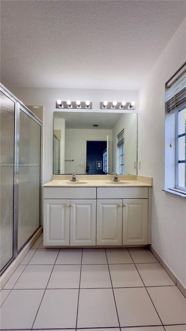 Building Photo - 1109 Lucaya Dr