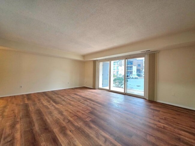 Building Photo - 3808 Laramie Pl