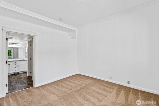 Building Photo - 4 bed/ 3 bath house in Kirkland!