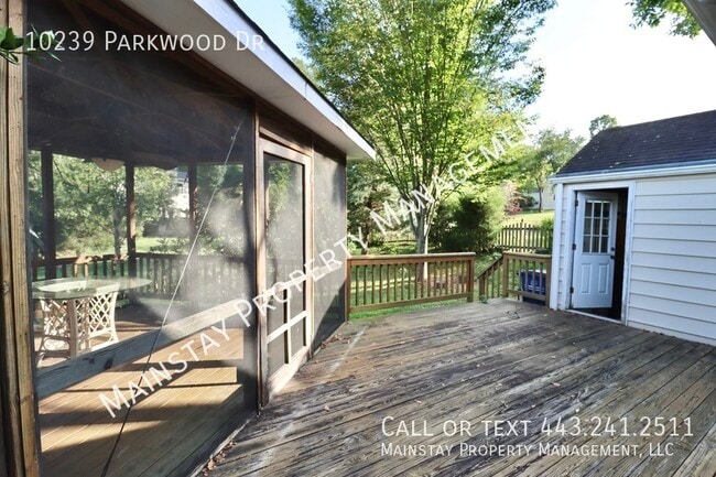 Building Photo - 10239 Parkwood Dr