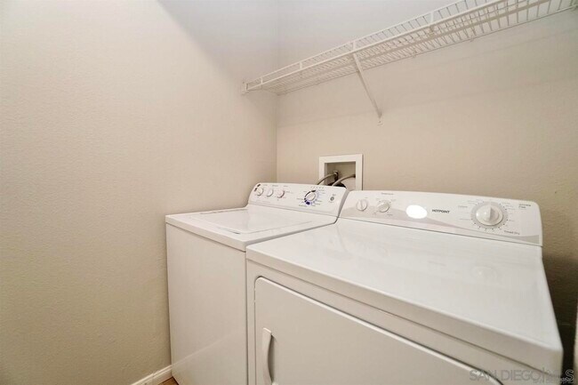 Building Photo - 7405 Charmant Dr