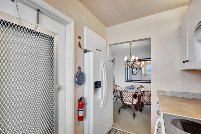 Building Photo - 100 Shore Ct