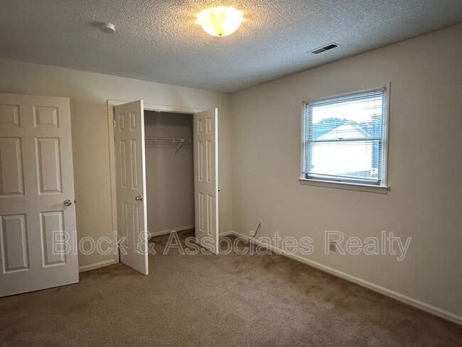Building Photo - 601 Timberline Dr SE