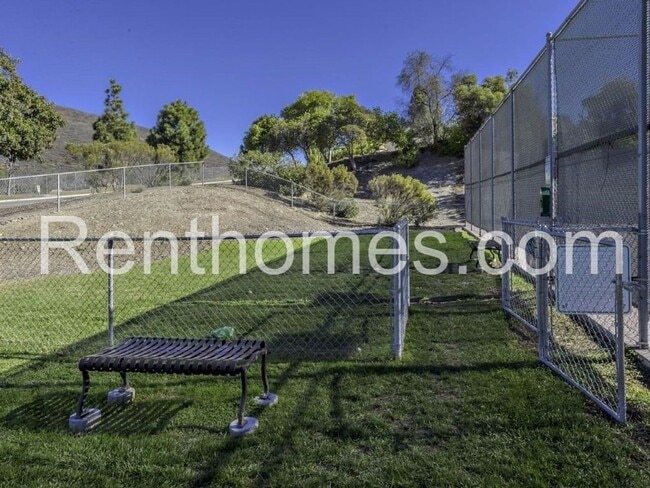 Building Photo - 9929 Azuaga St