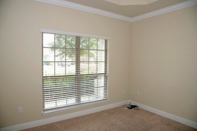 Building Photo - 289 Dickens Dr