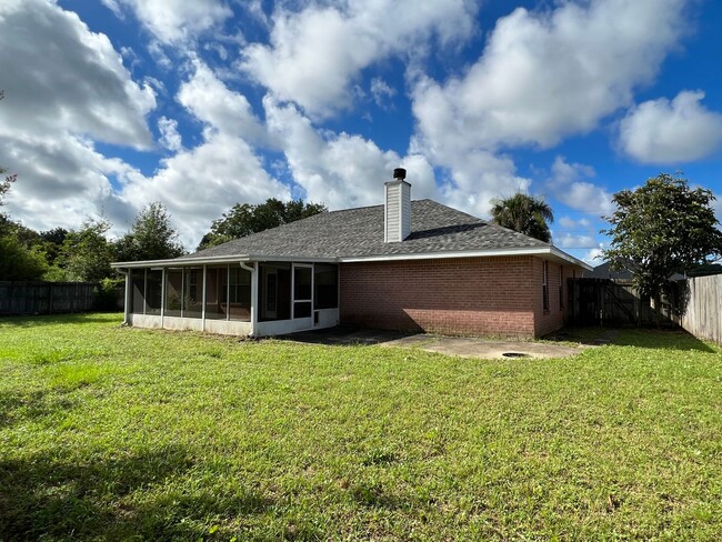 Building Photo - Beautiful 4 Bedroom