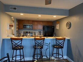 Building Photo - 1025 Plantation Dr W