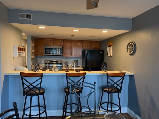 Building Photo - 1025 Plantation Dr W