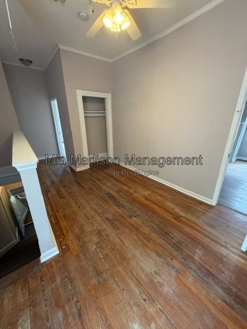 Building Photo - 305 W 39th St