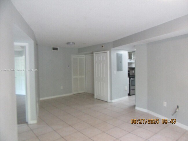 Building Photo - 2475 NW 16th St Rd