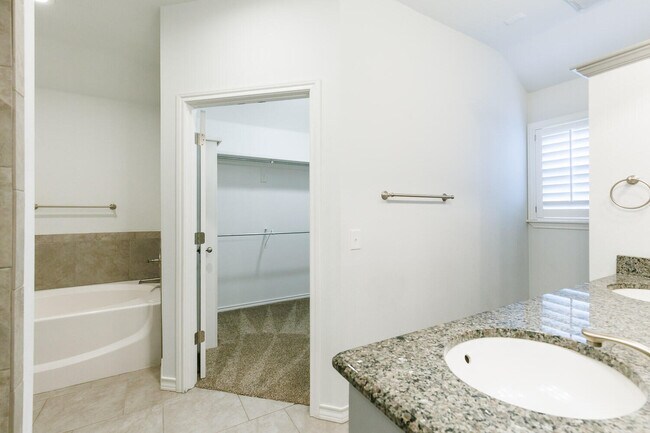 Building Photo - 208 Berkshire Ave
