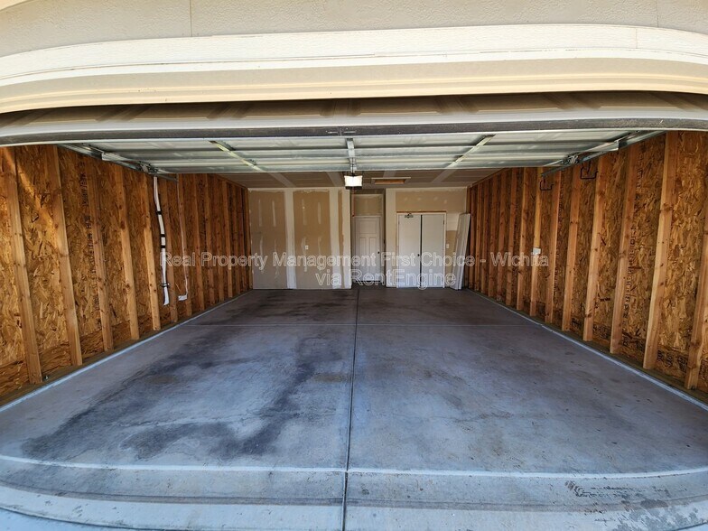 Building Photo - 8164 E 34th Ct S