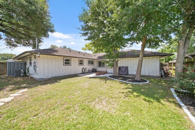 Building Photo - 5411 Meadow Creek Ln