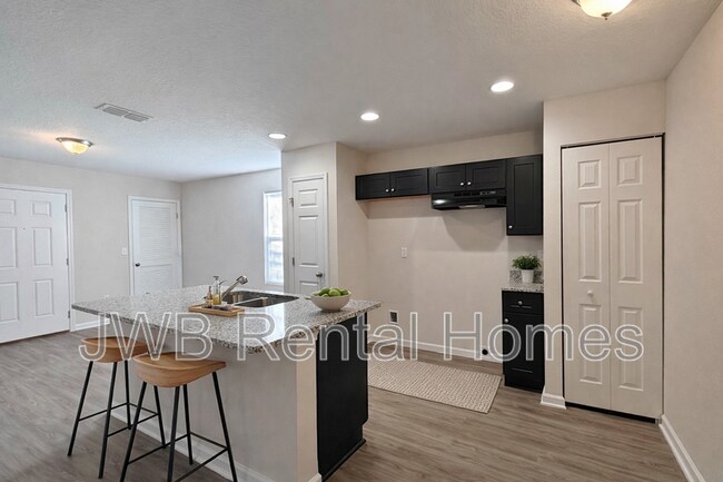 Building Photo - 706 Phelps St