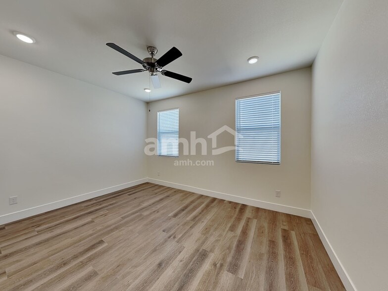 Building Photo - 534 Silverbell Falls Pl