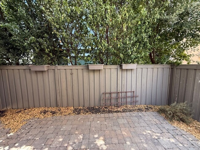 Building Photo - 901 Persimmon Terrace