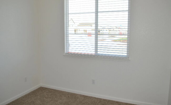 Building Photo - 4467 Jennifer Wy