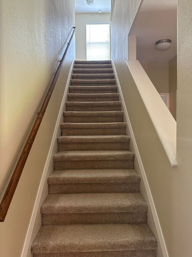 Building Photo - Modern 3/BR 2.5/BA Home with Stylish Kitch...
