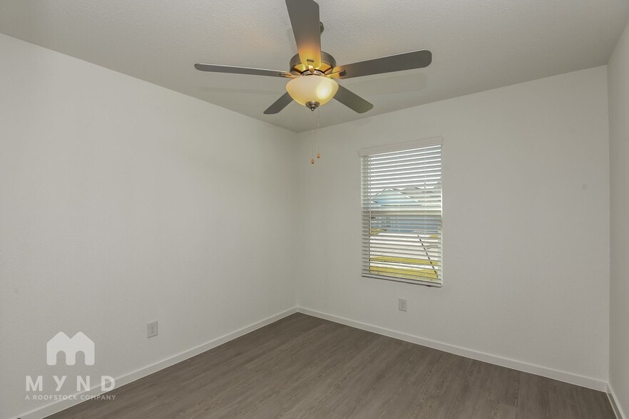 Building Photo - 2745 Ctr Crk Ln