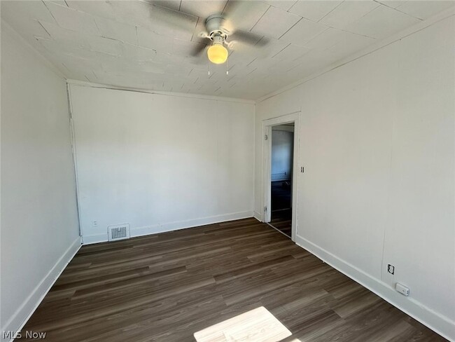 Building Photo - 2232 W 103rd St