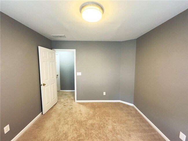 Building Photo - 11865 Carriage Park Ln