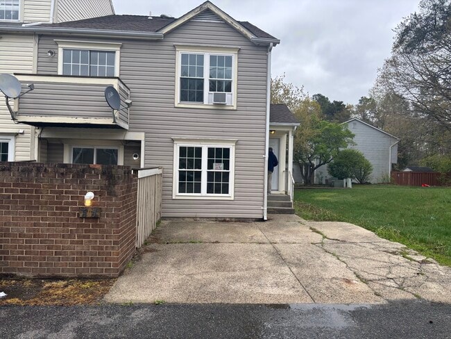 Building Photo - 46355 Columbus Dr