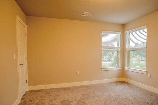Building Photo - 10604 Wills Lp