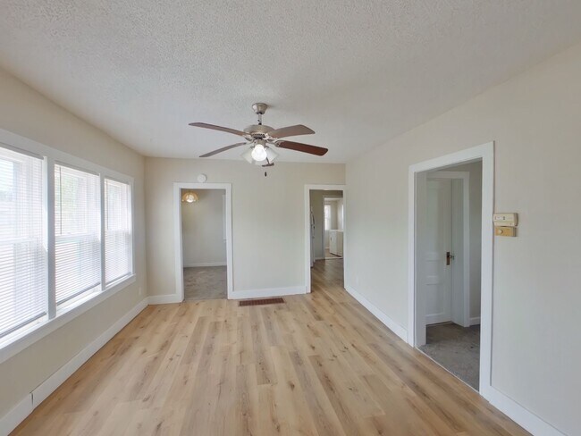 Building Photo - 1125 S Millwood Ave