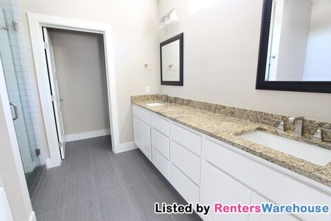 Building Photo - 1206 Deloney St