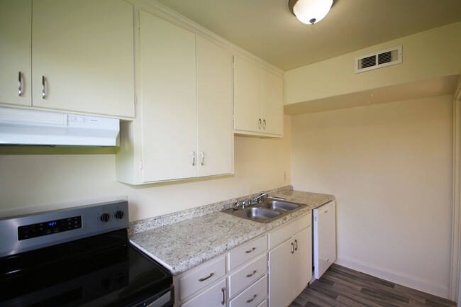 Building Photo - 3257