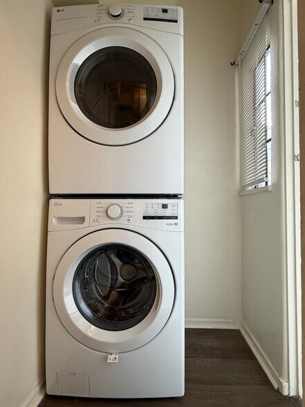 LG washer and dryer - 795 N 2nd St