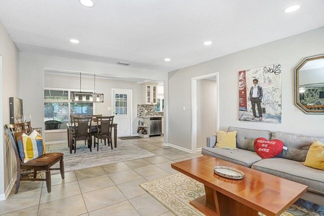 Building Photo - 6703 N River Blvd