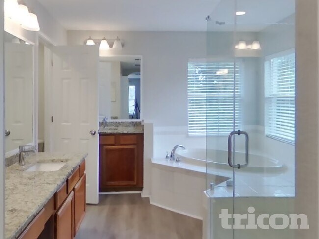 Building Photo - 10636 Deerberry Dr