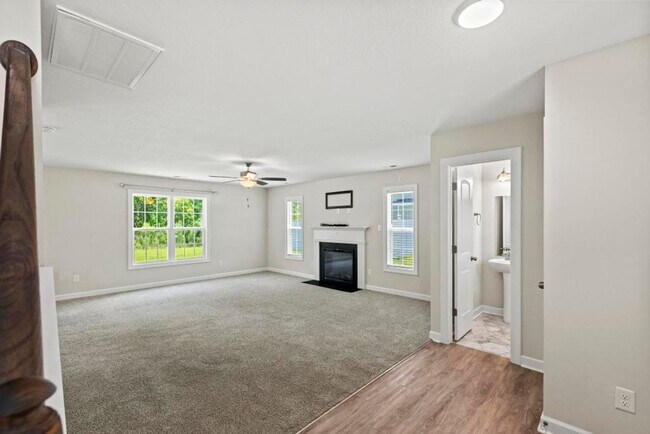 Building Photo - $500 off 1st Month's Rent! Convenience to Camp Lejeune!