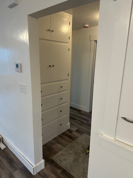 Building Photo - 479 W Center St