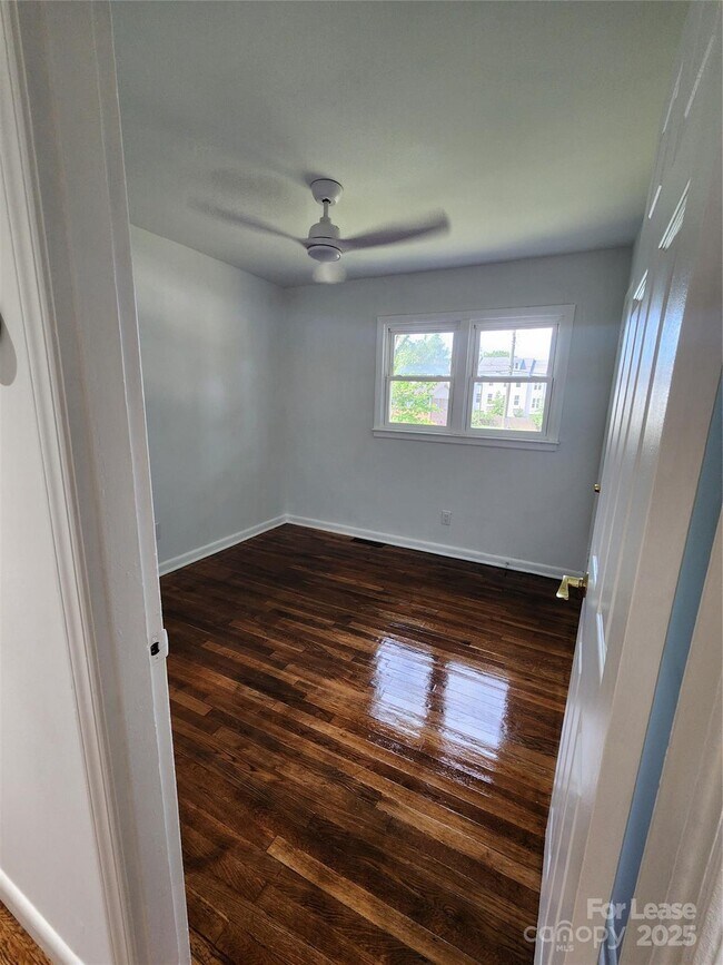 Building Photo - 215 Mattoon St