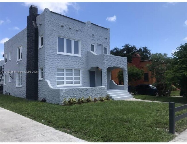 Primary Photo - 327 SW 20th St