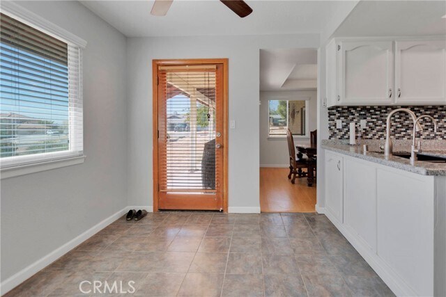Building Photo - 26665 Lakeview Dr